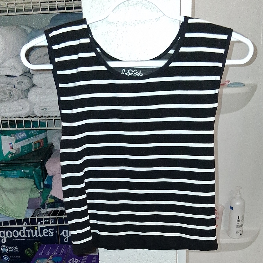 Inmoda Black and White Striped Crop Top